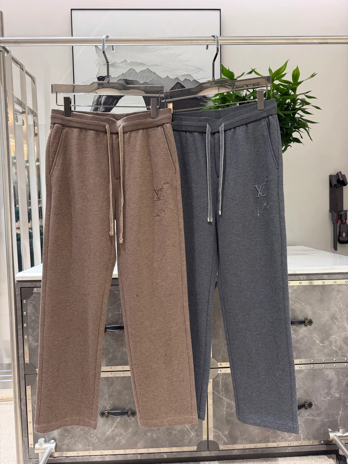 Men's Trousers LOUIS VUITTON 17952565