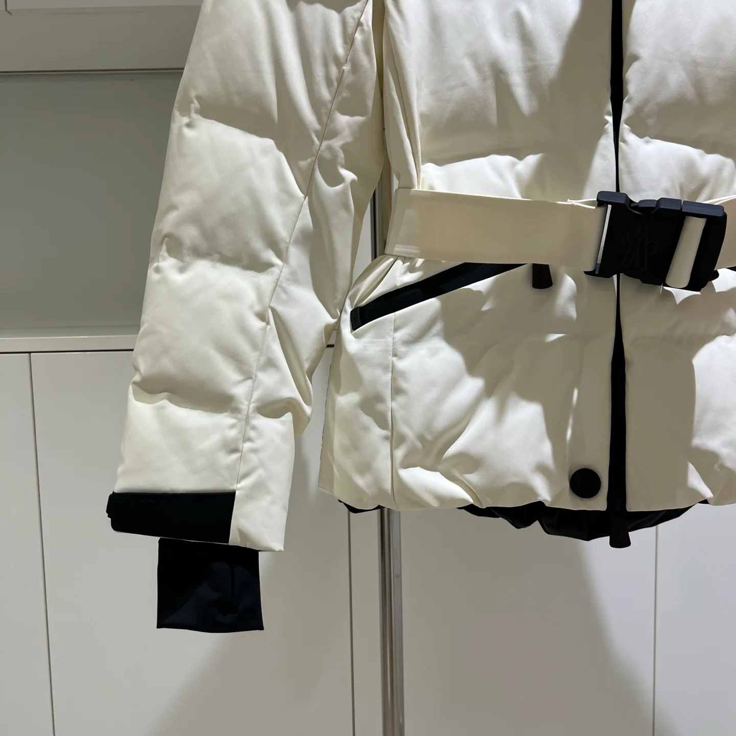 Women's Jackets And Down Jackets MONCLER 18180078