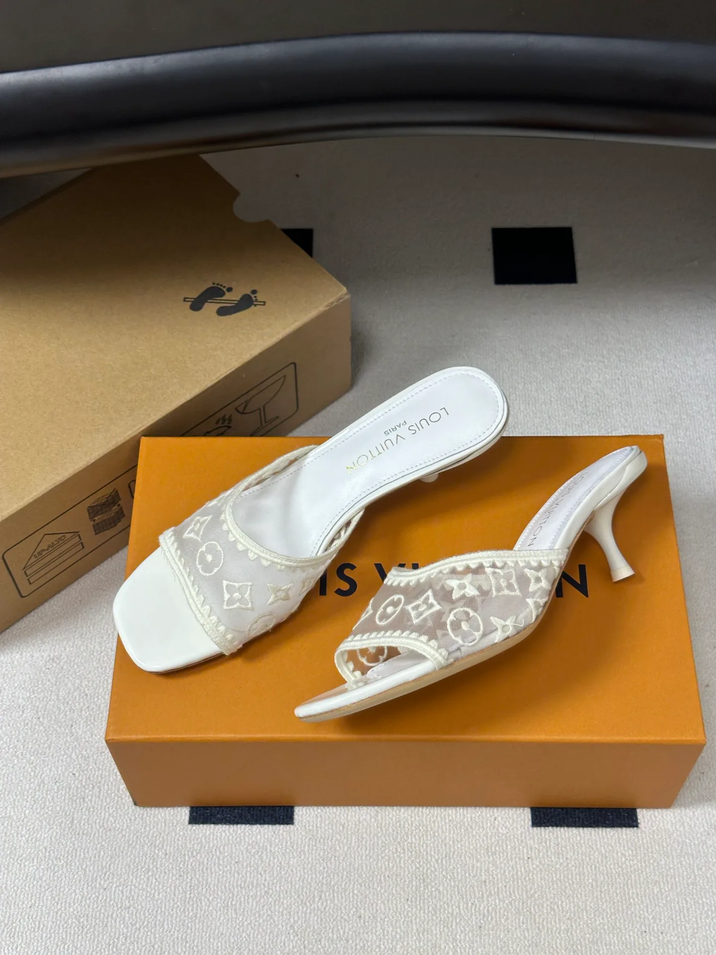 Women's Mules And Clogs LOUIS VUITTON 18049394