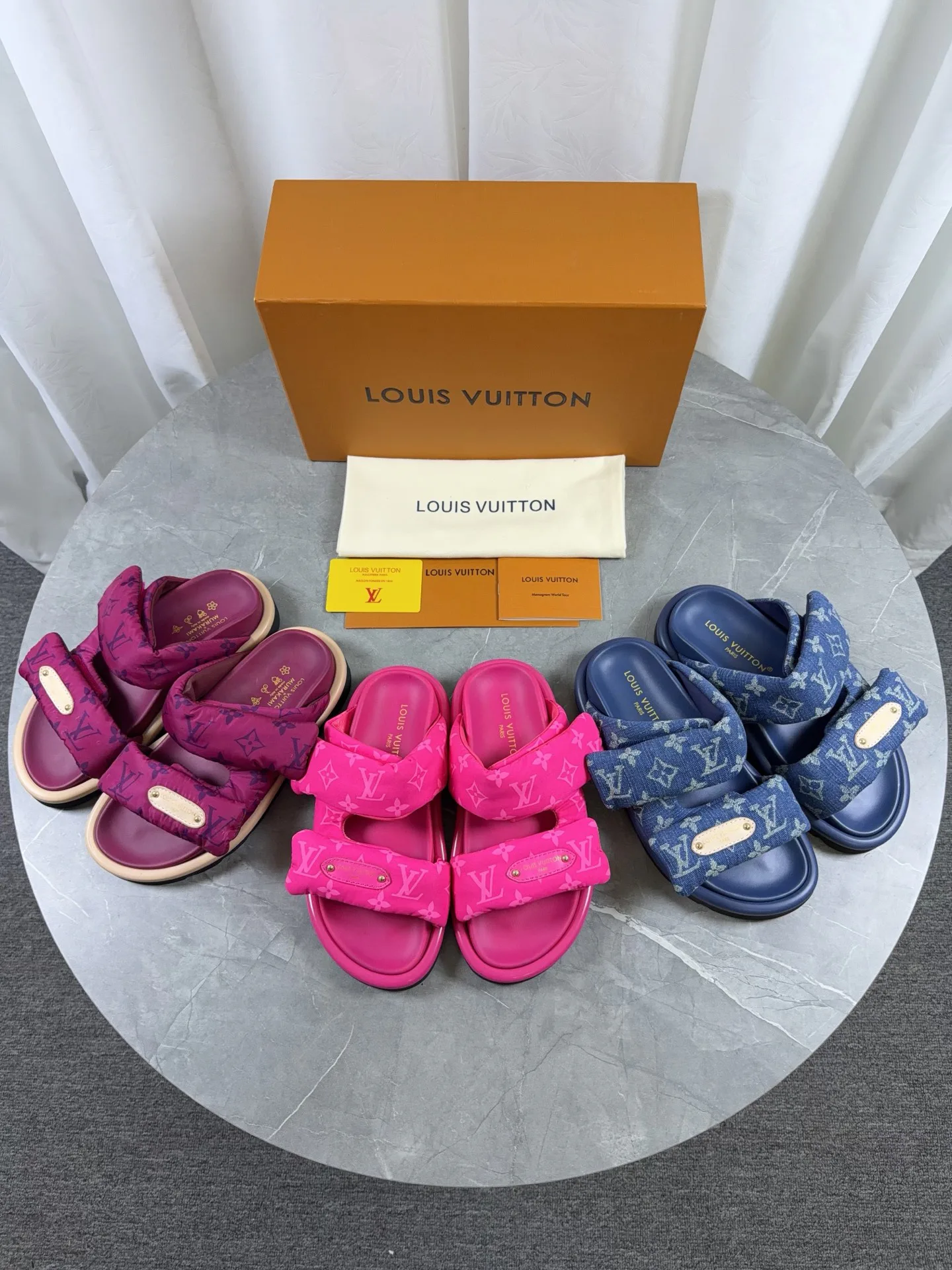 Women's Flip-Flops LOUIS VUITTON 17968796