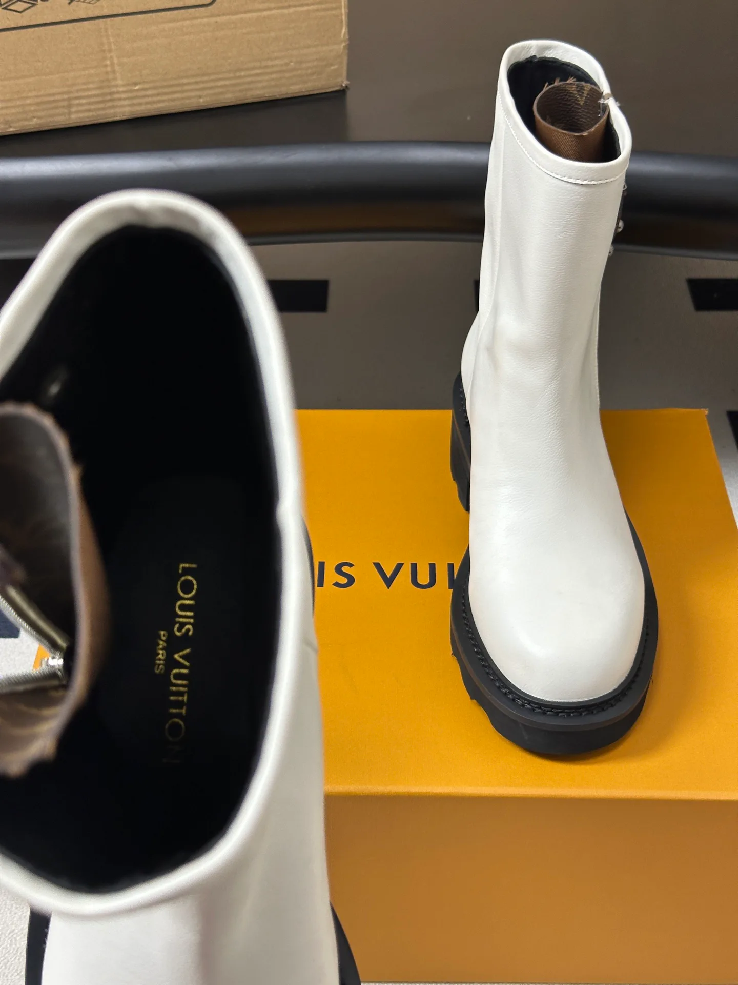 Women's Booties LOUIS VUITTON 18392527