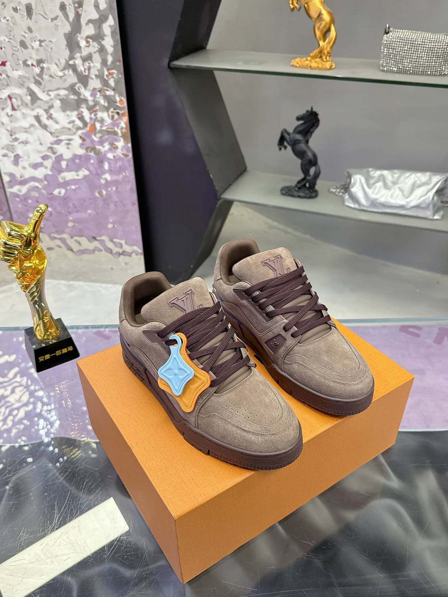 Women's Sneakers LOUIS VUITTON 17530411