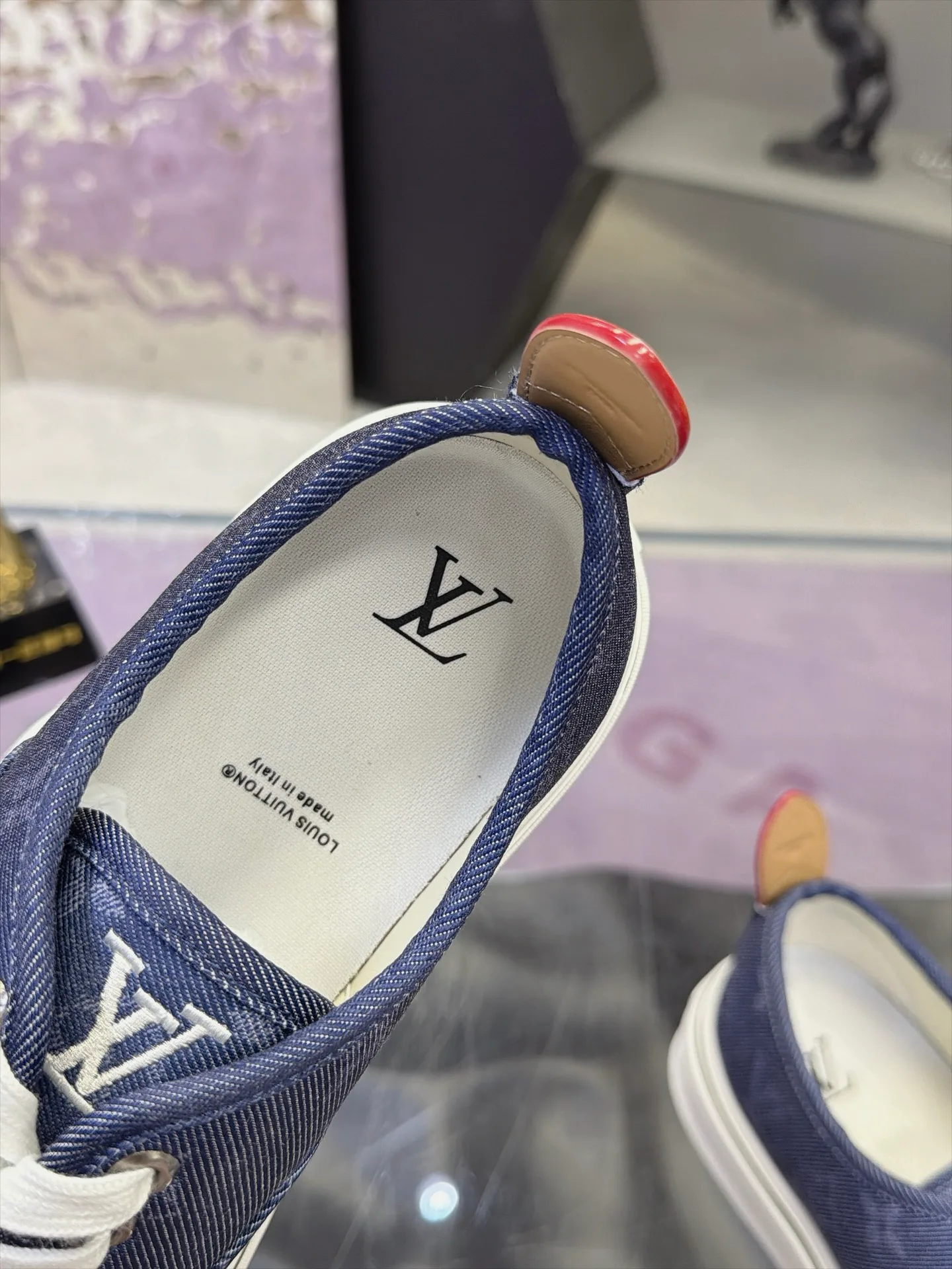 Women's Sneakers LOUIS VUITTON 17930905