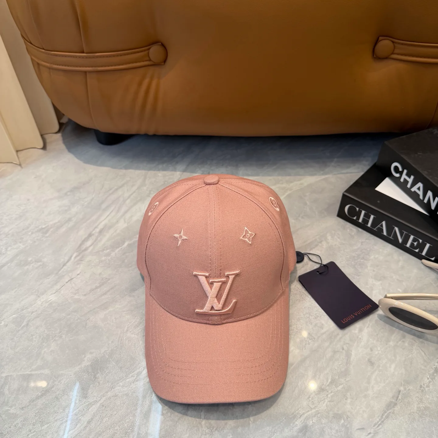 Hats LOUIS VUITTON 17467588