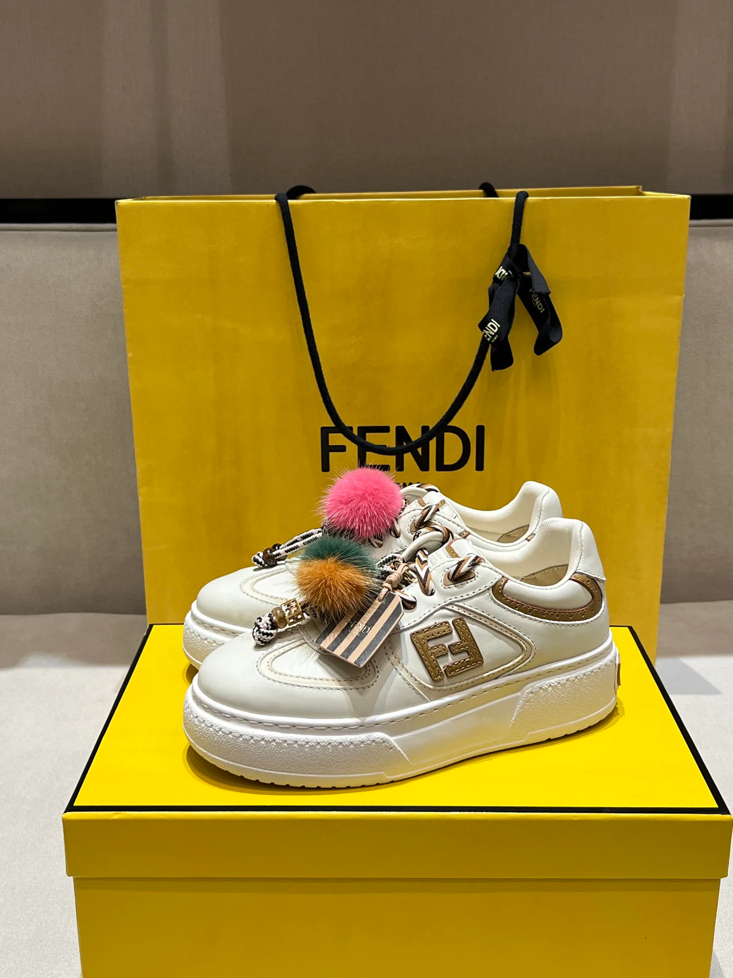 Women's Sneakers FENDI 18020642
