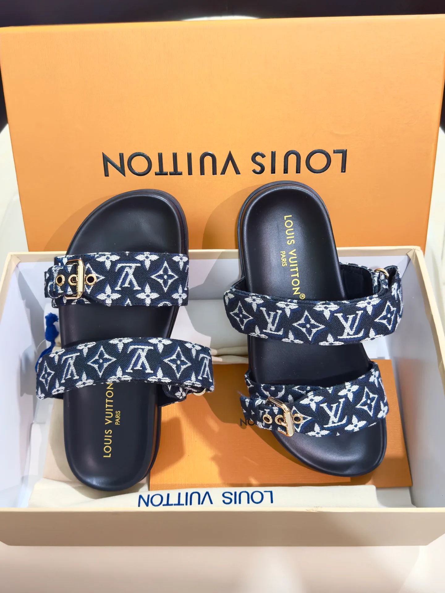 Women's Flip-Flops LOUIS VUITTON 18073420