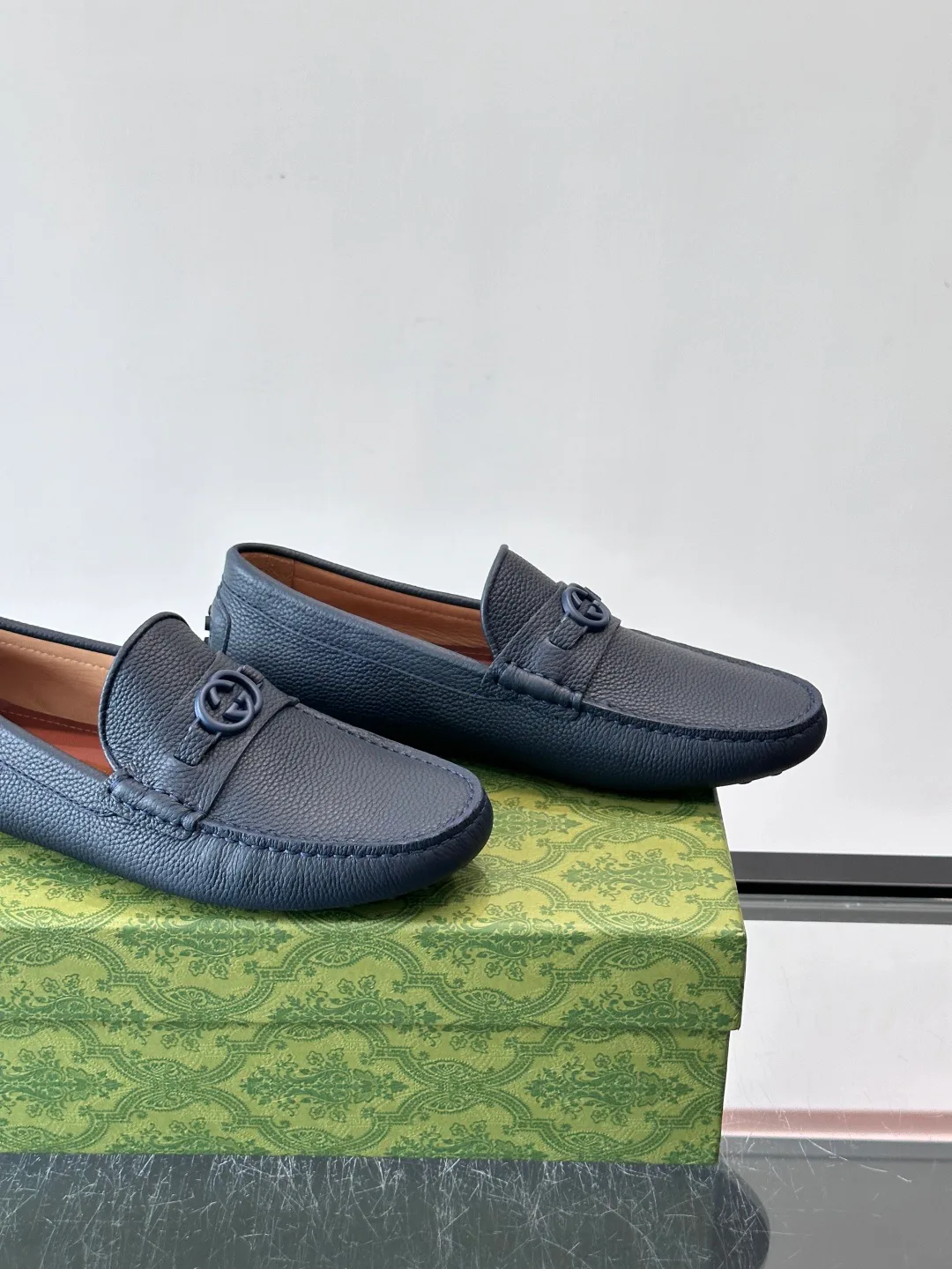 Men's Loafers And Dress Shoes GUCCI 17604304