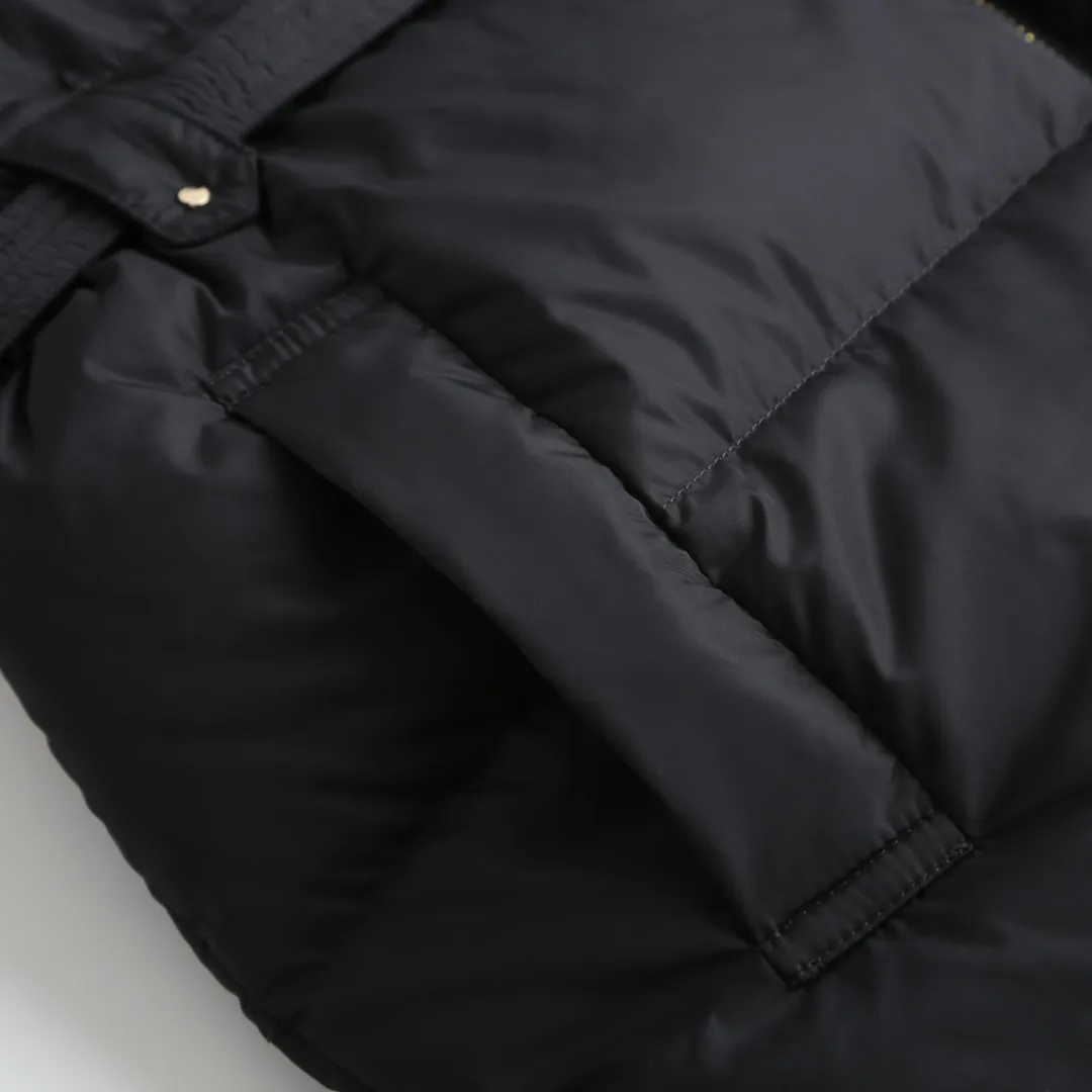 Women's Jackets And Down Jackets MONCLER 18022548