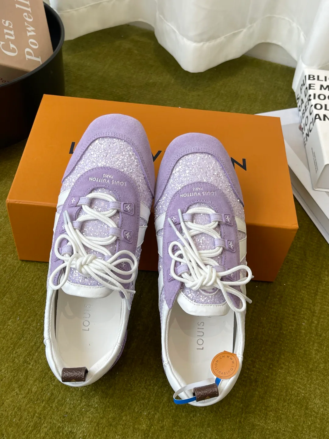 Women's Sneakers LOUIS VUITTON 18121032