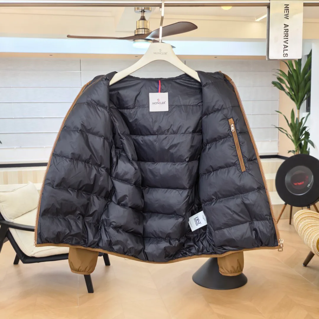 Women's Jackets And Down Jackets MONCLER 18130371