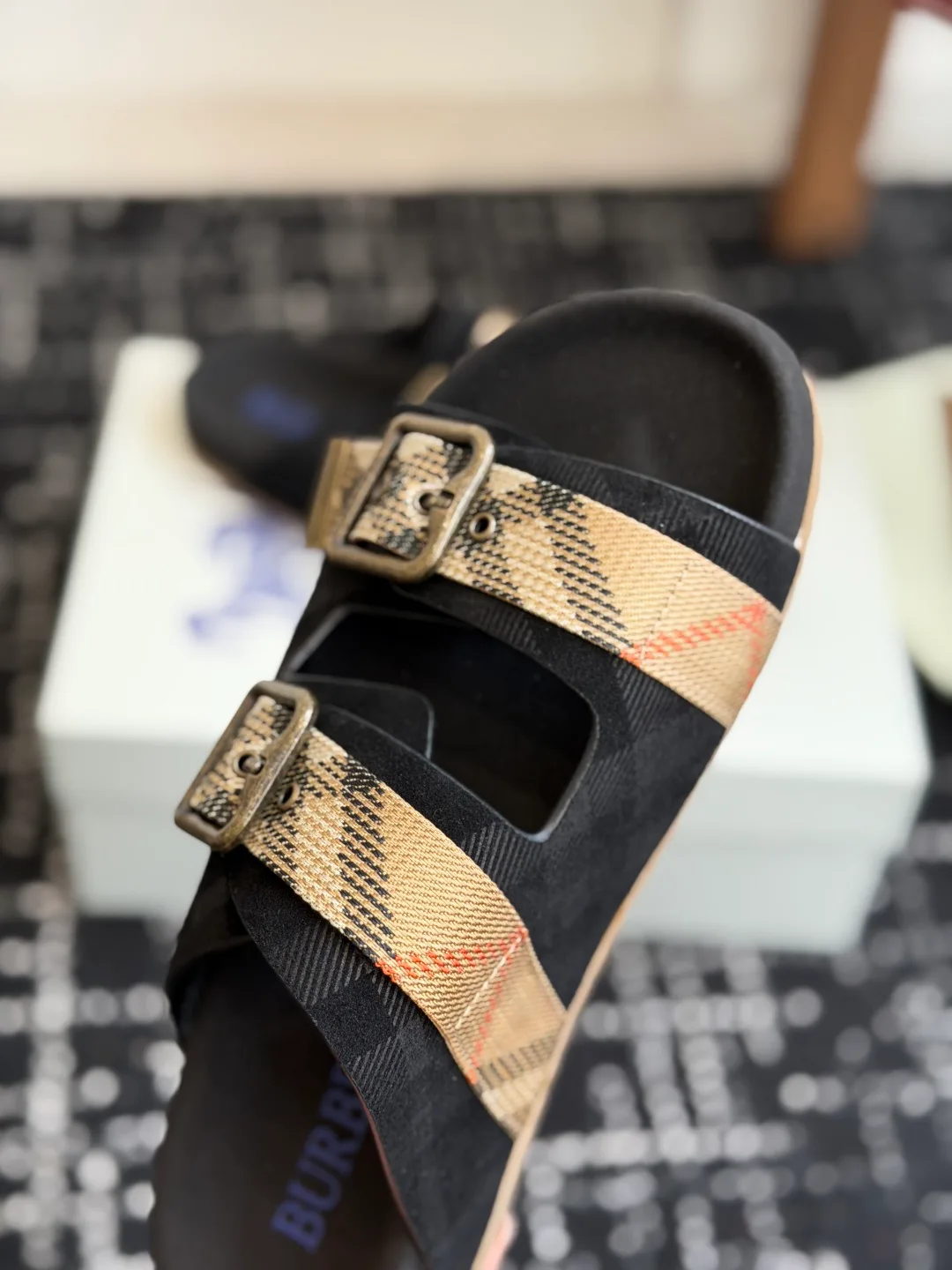 Women's Flip-Flops BURBERRY 17075329