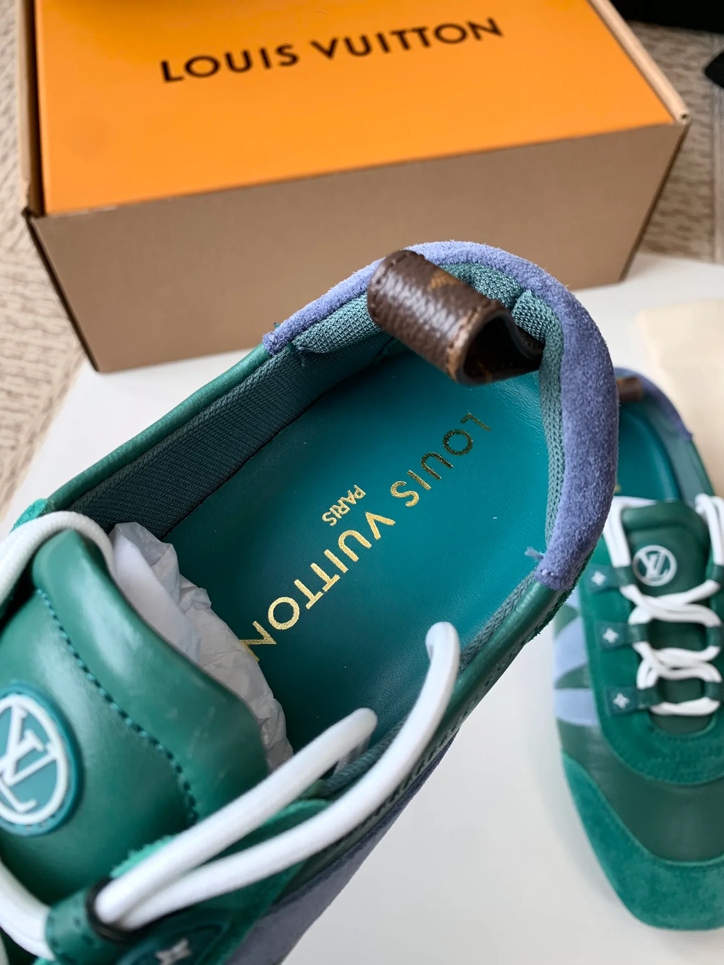 Women's Sneakers LOUIS VUITTON 17753813