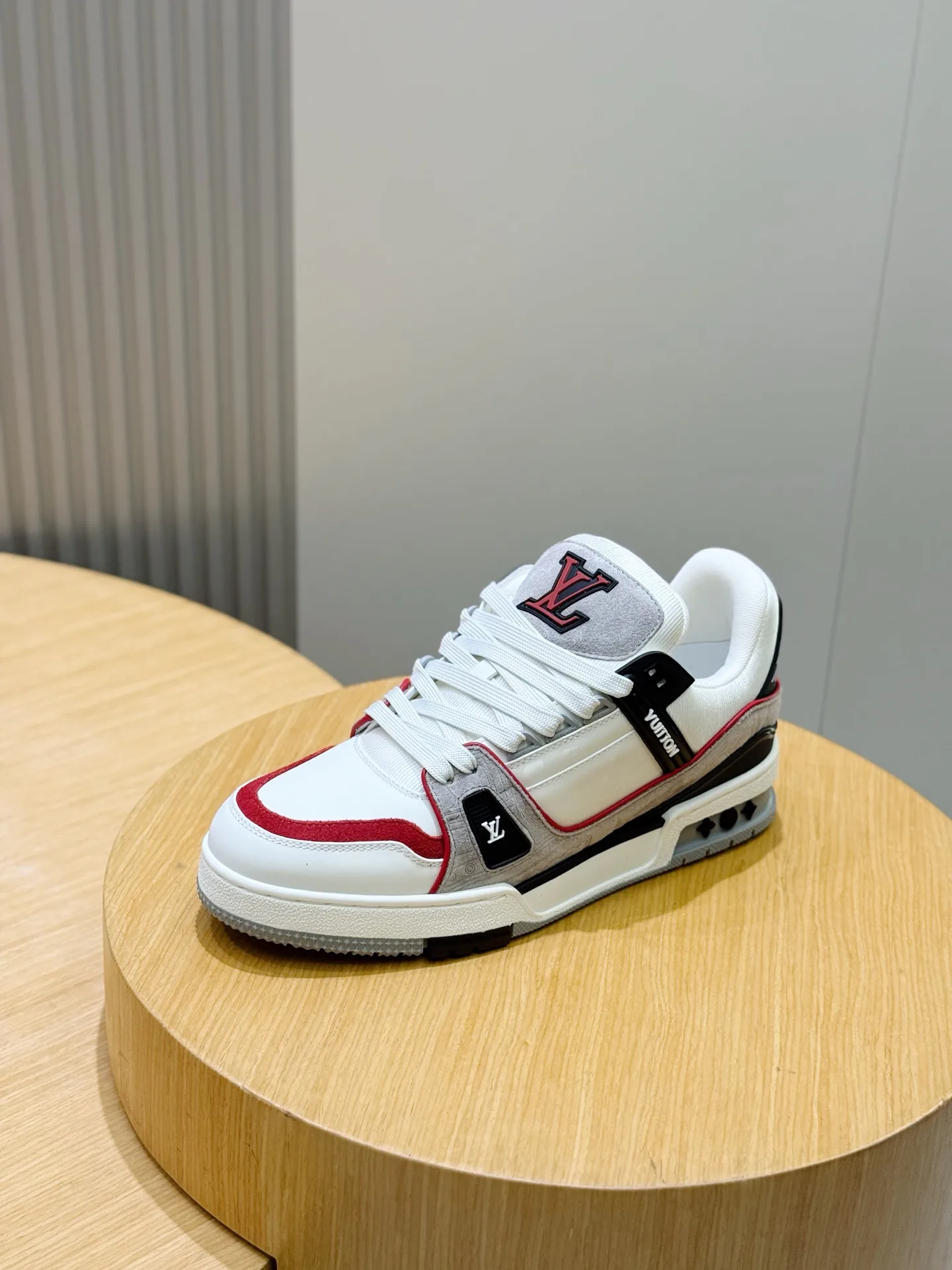 Men's Sneakers LOUIS VUITTON 18400372