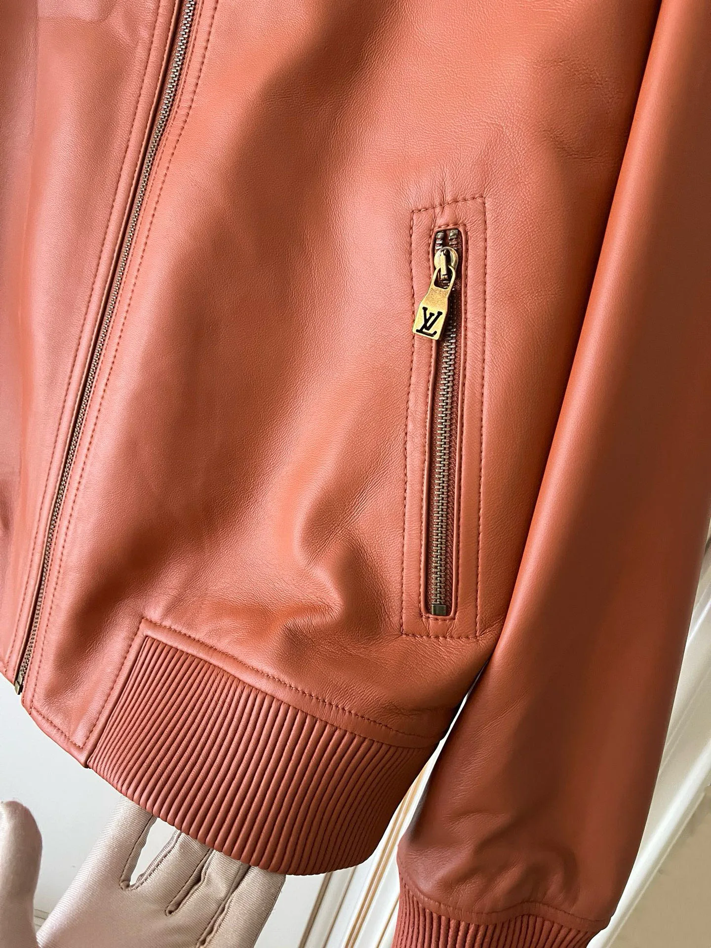 Women's Leather Jackets And Sheepskin Coats LOUIS VUITTON 18408998