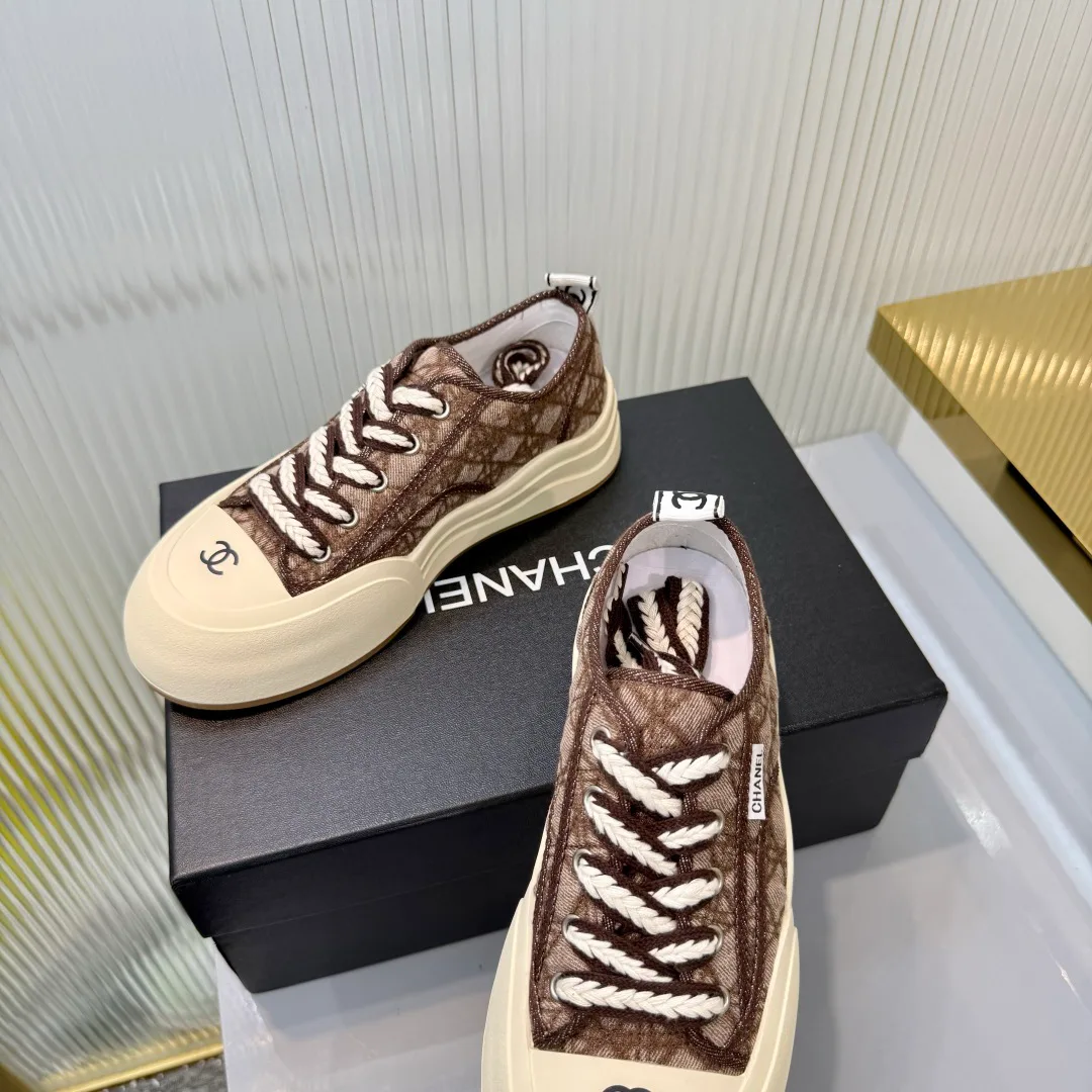Women's Sneakers CHANEL 18366979
