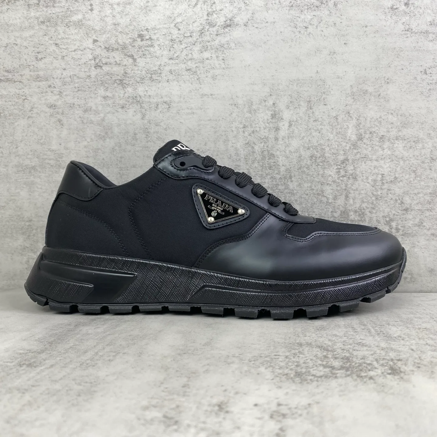 Men's Sneakers PRADA 18417490