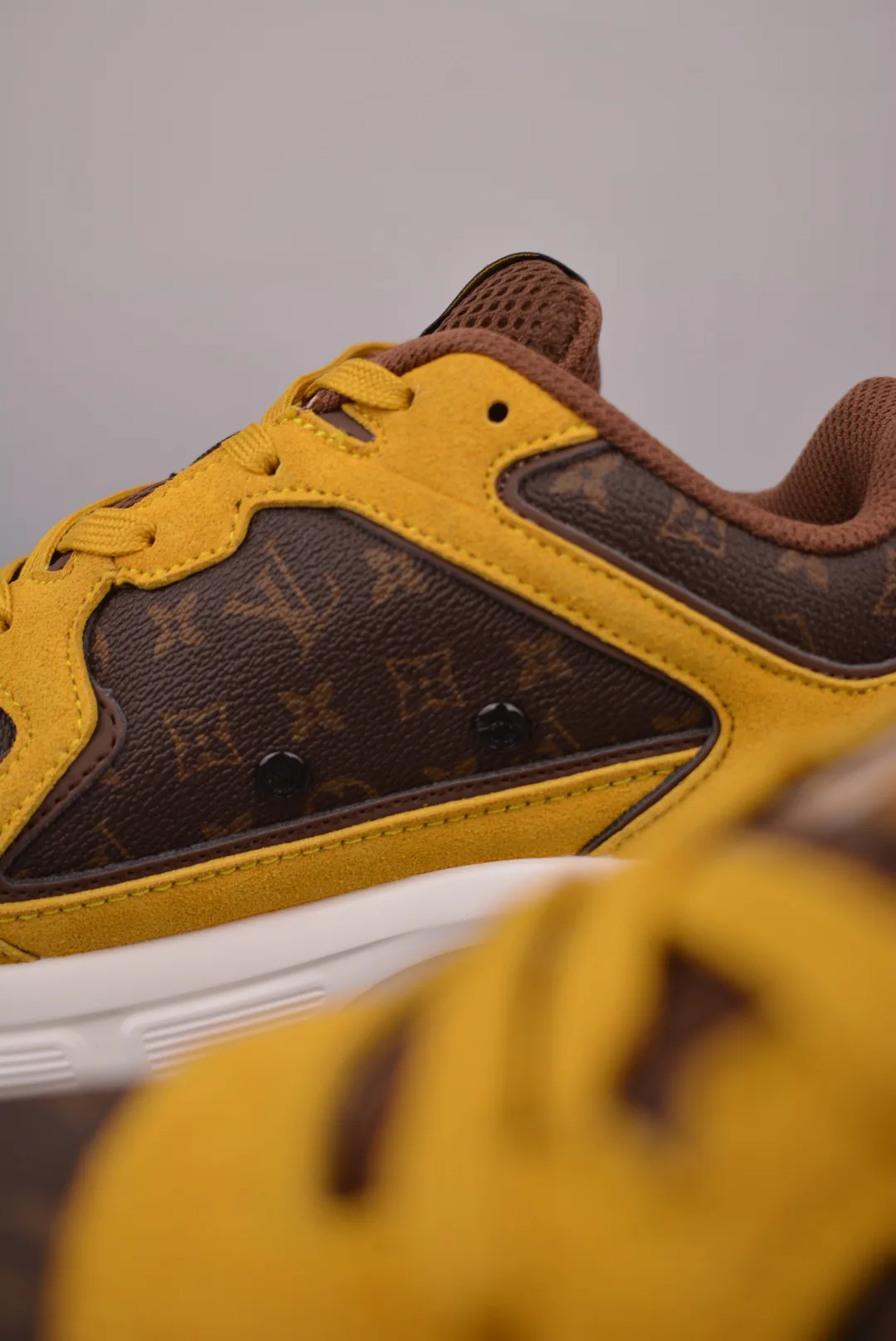 Women's Sneakers LOUIS VUITTON 17429975