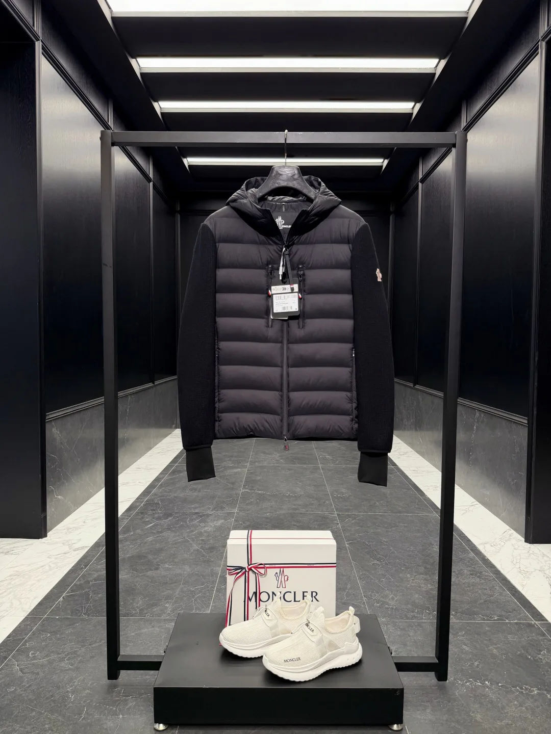 Men's Jackets And Down Jackets MONCLER 18416859