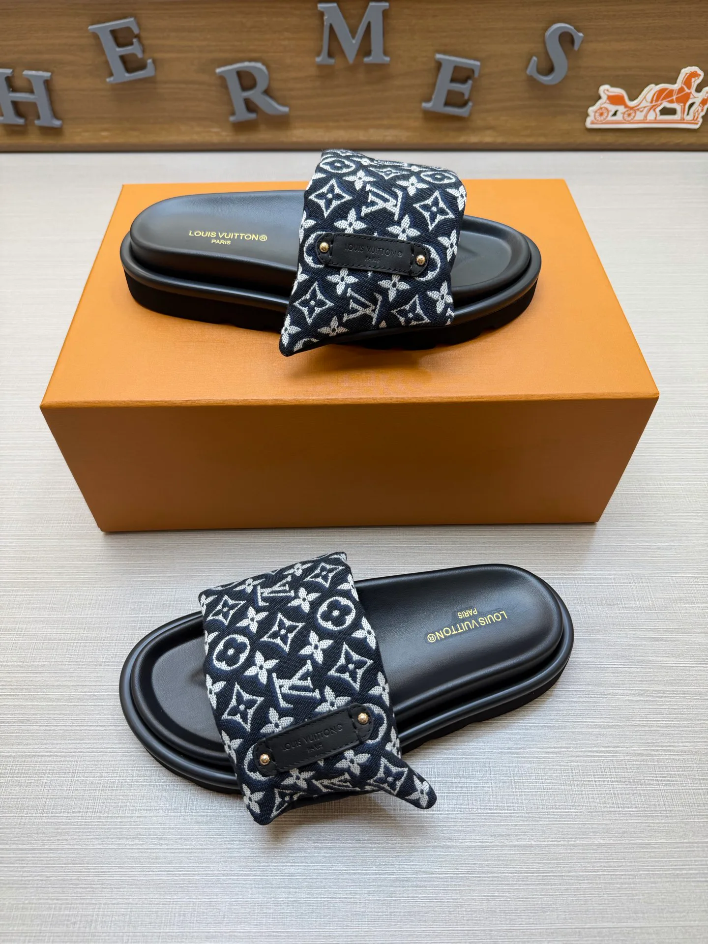 Women's Flip-Flops LOUIS VUITTON 18011826