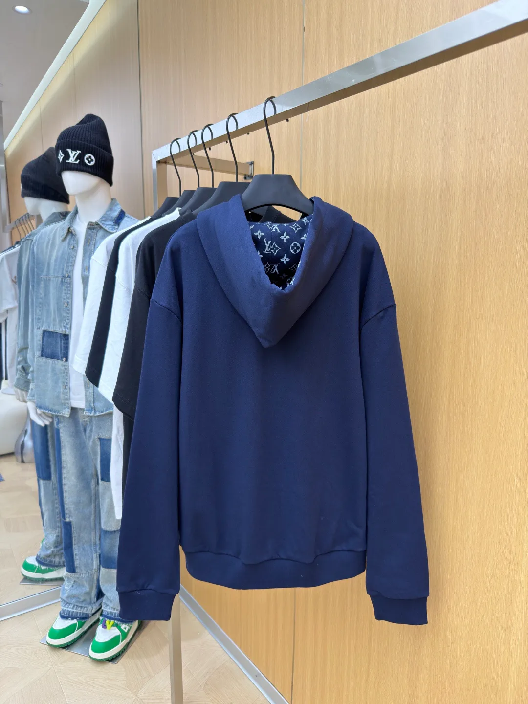 Men's Sweatshirts And Hoodies LOUIS VUITTON 17852634