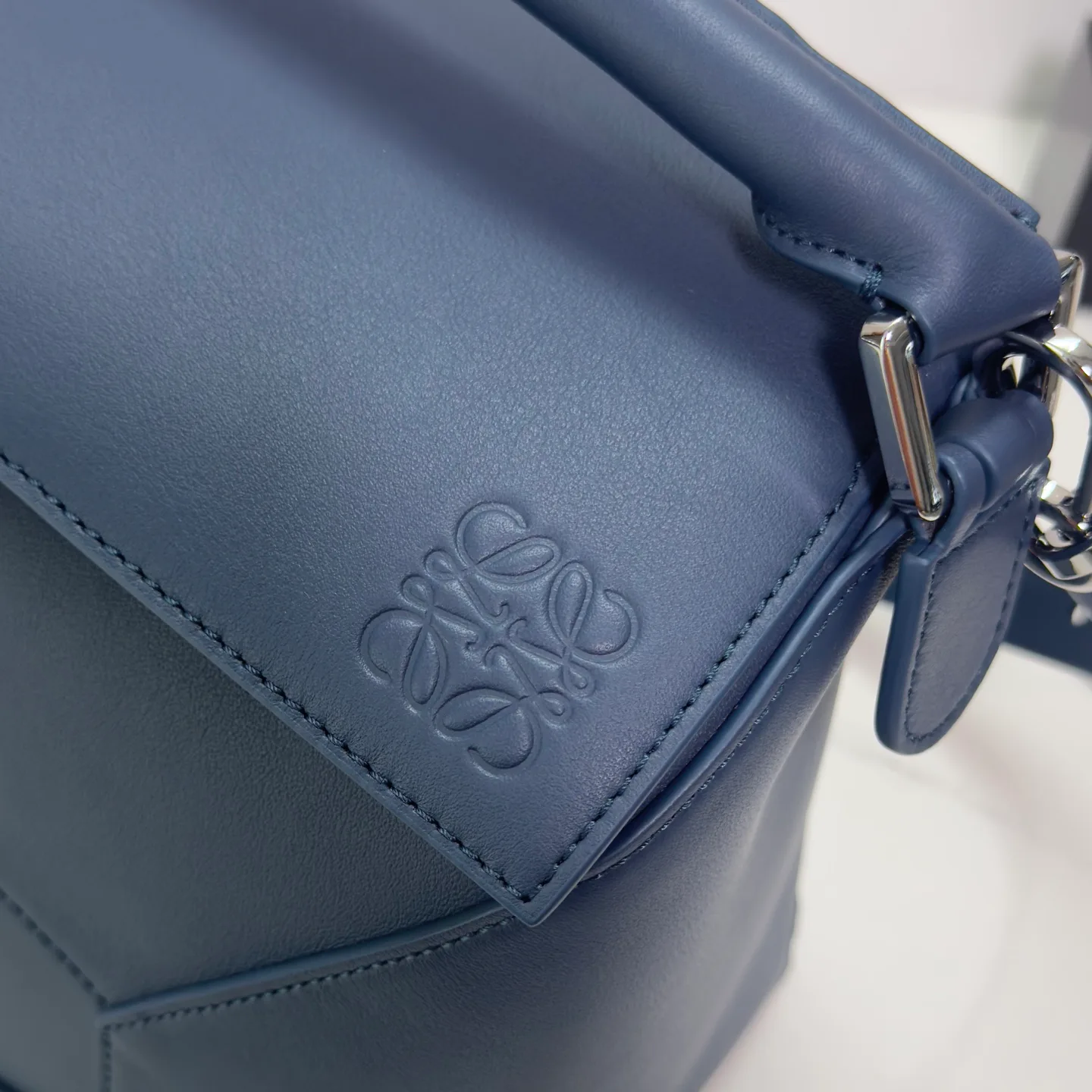 Women's Classic Handbags LOEWE 18030370