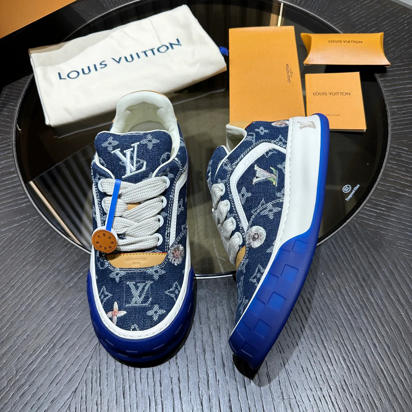 Men's Sneakers LOUIS VUITTON 18191604