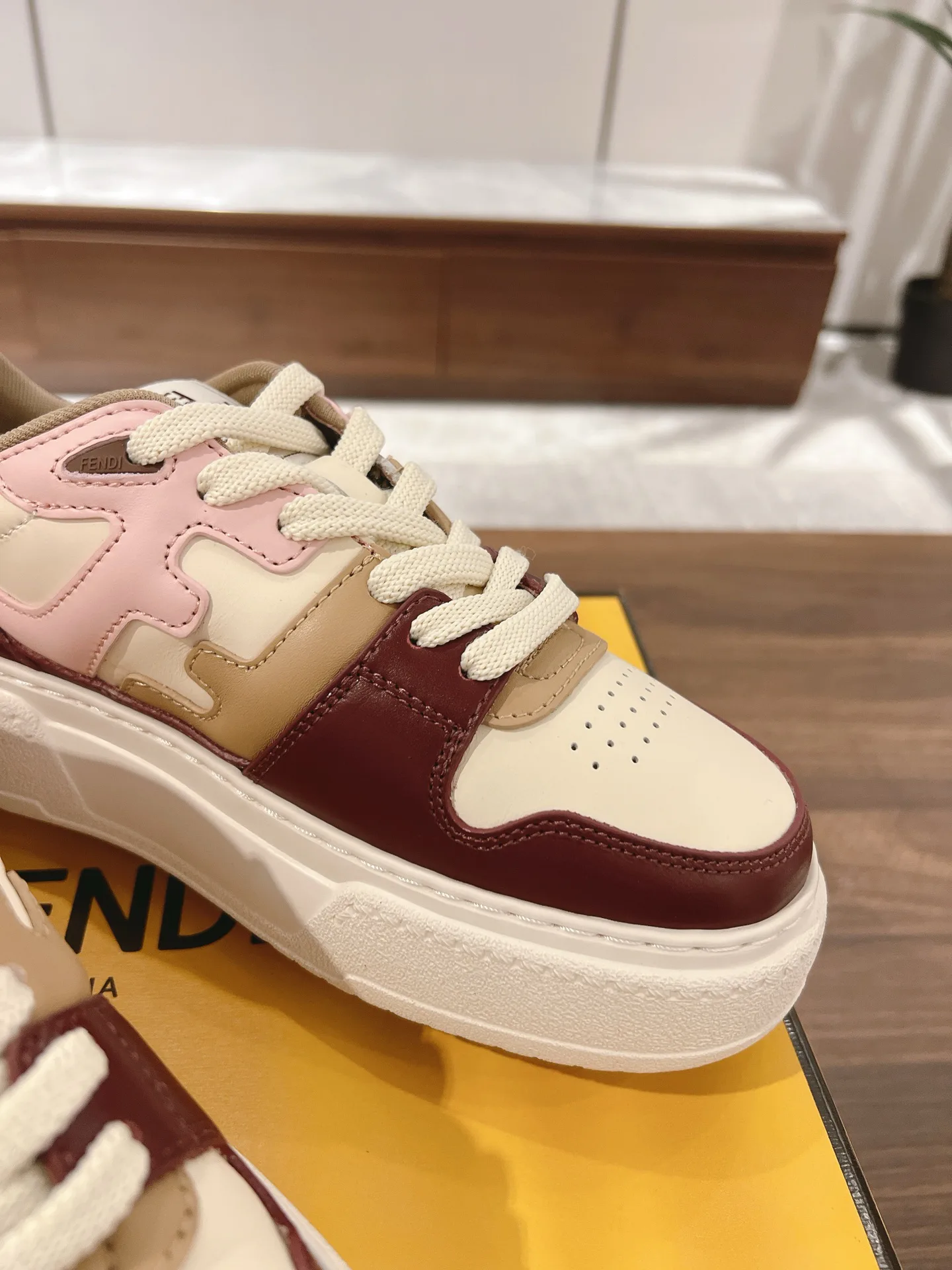 Women's Sneakers FENDI 18219633