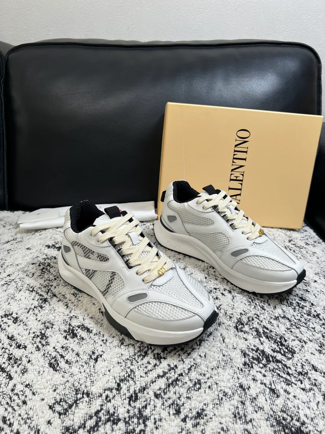 Men's Sneakers VALENTINO 17429900