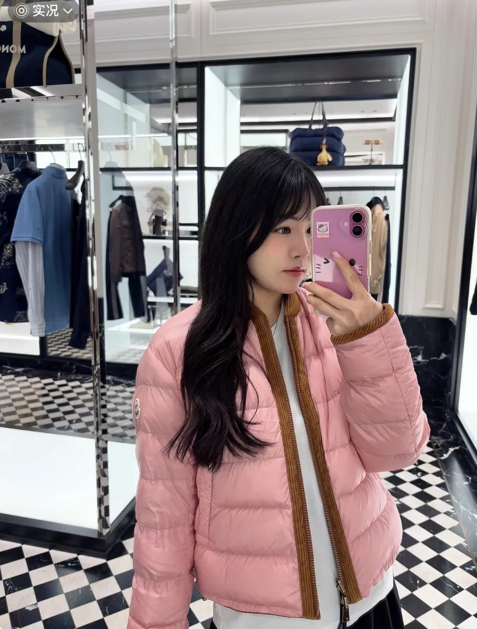 Women's Jackets And Down Jackets MONCLER 18542656