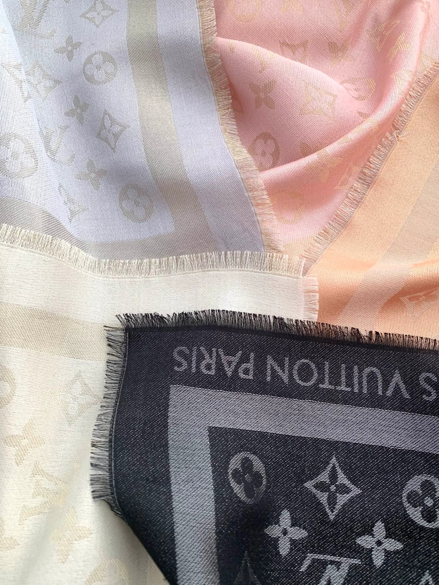 Scarves LOUIS VUITTON 17925782