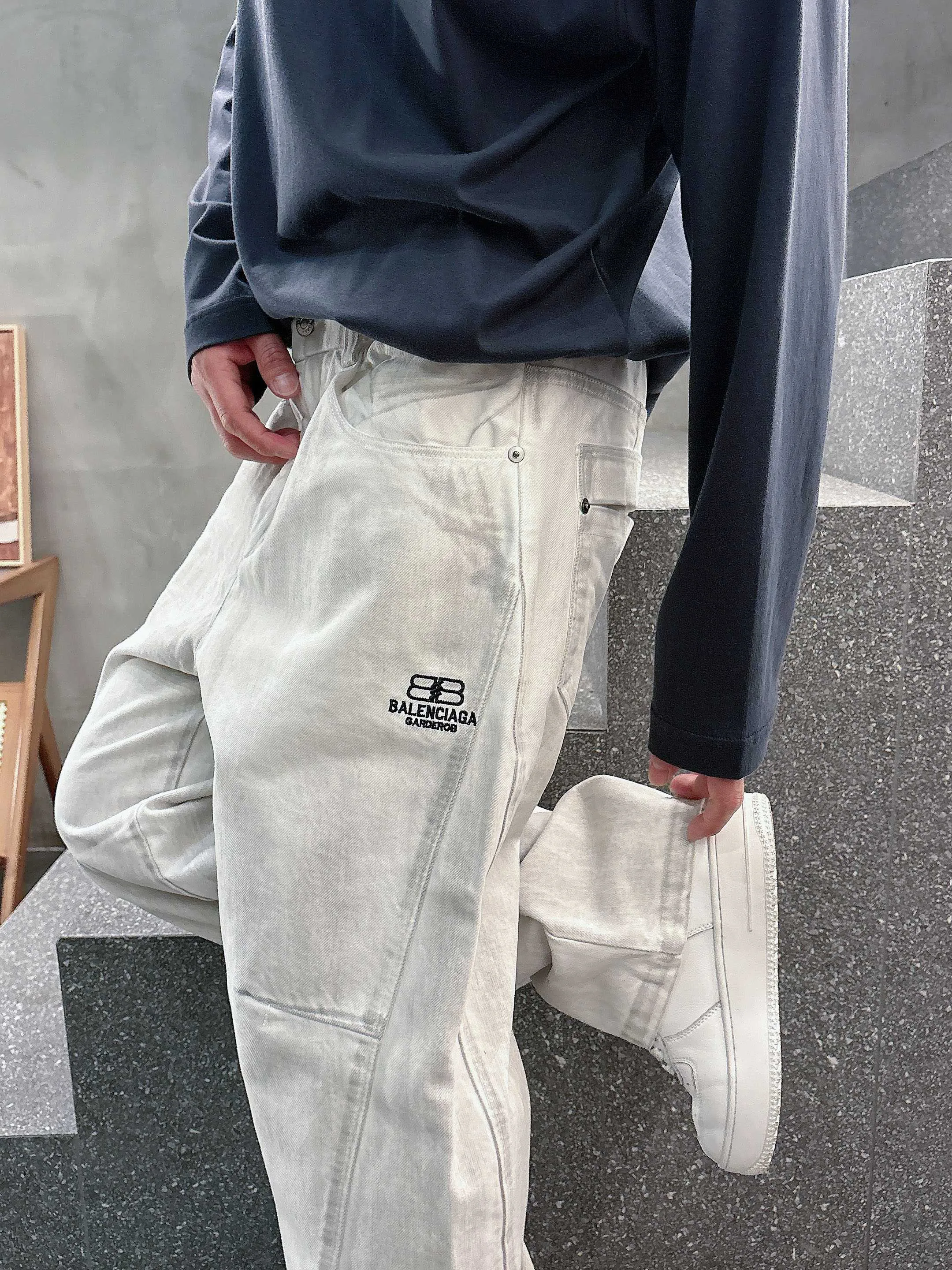 Men's Trousers BALENCIAGA 18408227