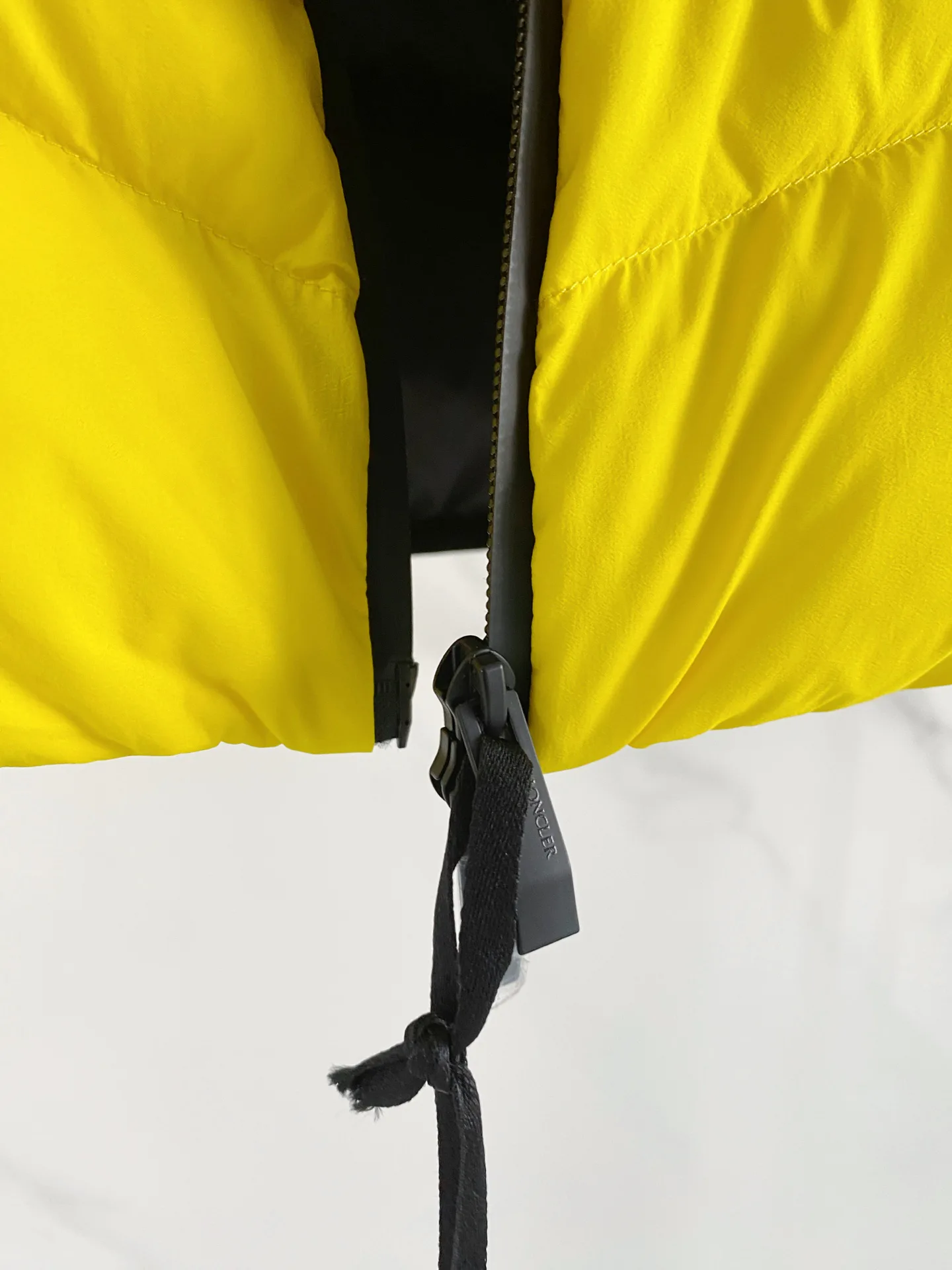 Men's Vests MONCLER 18007652