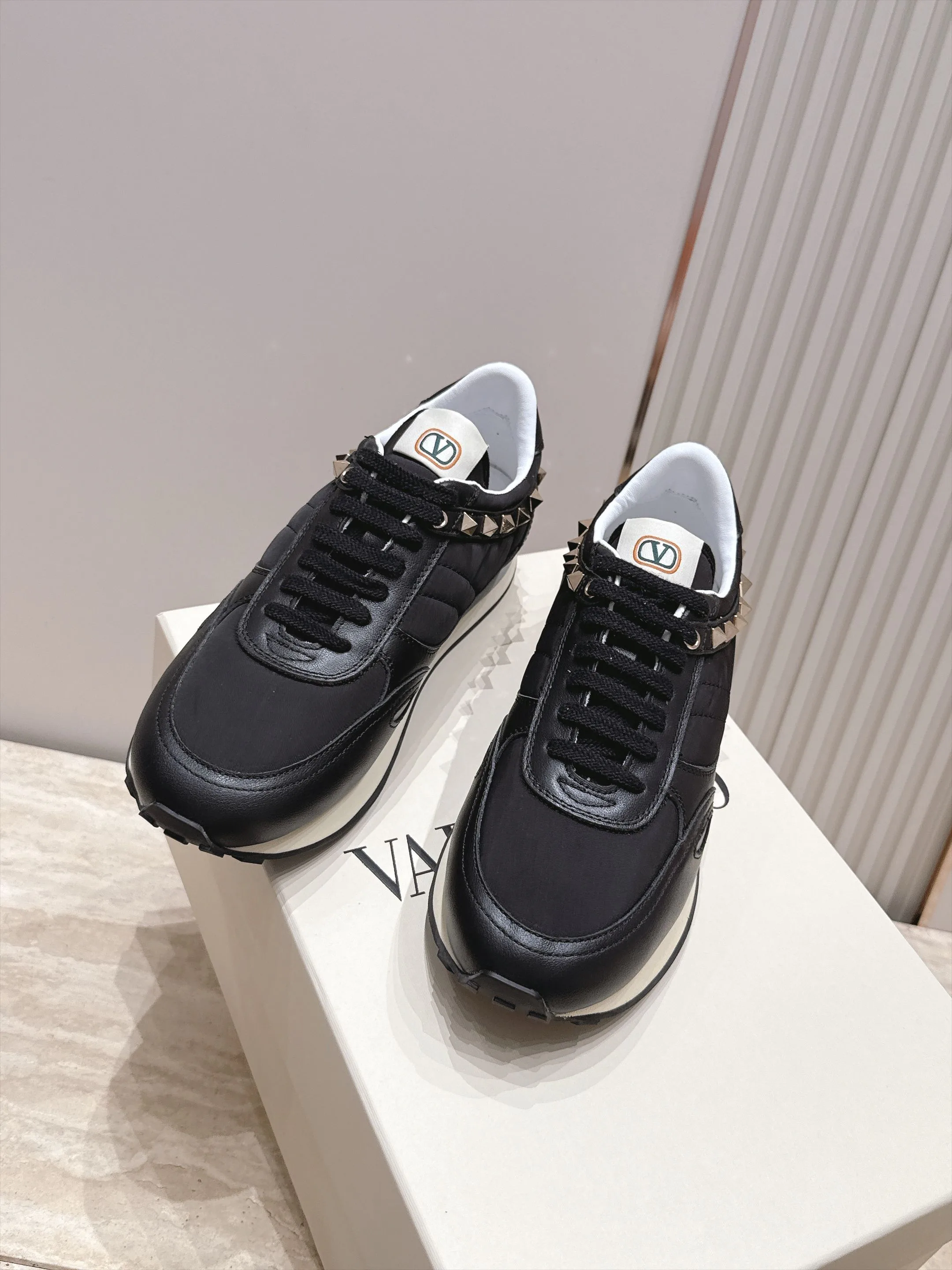 Women's Sneakers VALENTINO 17876598