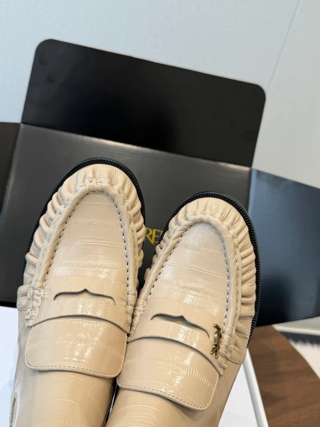 Women's Loafers And Moccasins SAINT LAURENT 18182786