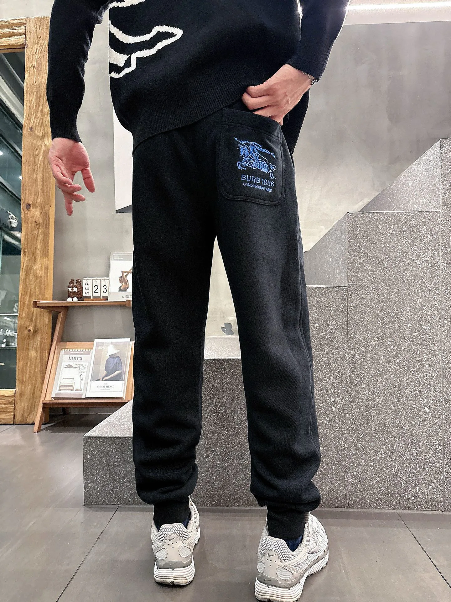 Брюки Мужские Burberry 18596886