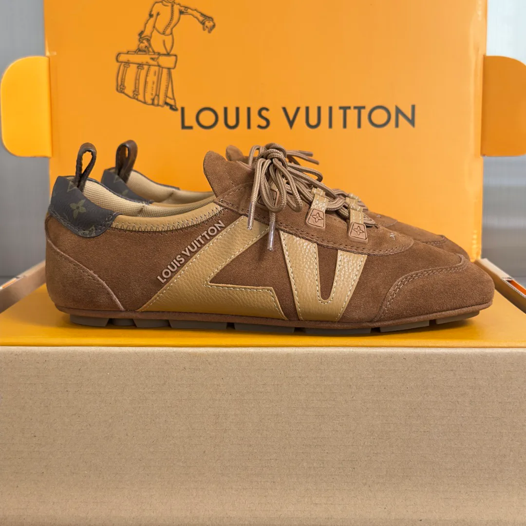 Women's Sneakers LOUIS VUITTON 17780698