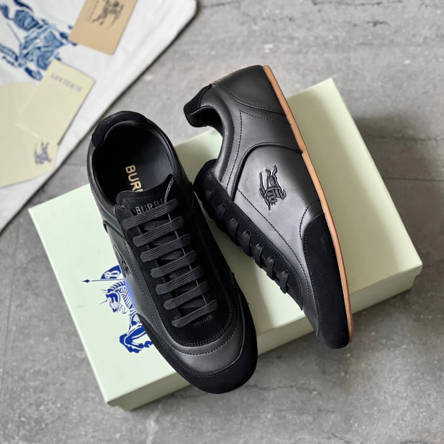 Кроссовки Женские Burberry 18589203