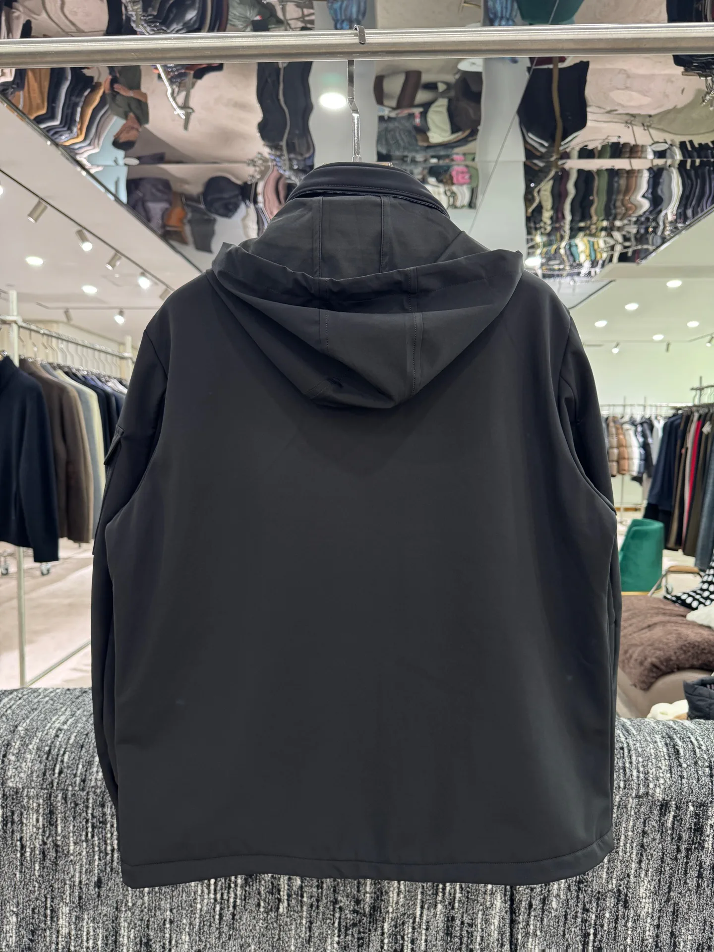 Men's Jackets And Down Jackets MONCLER 18084206