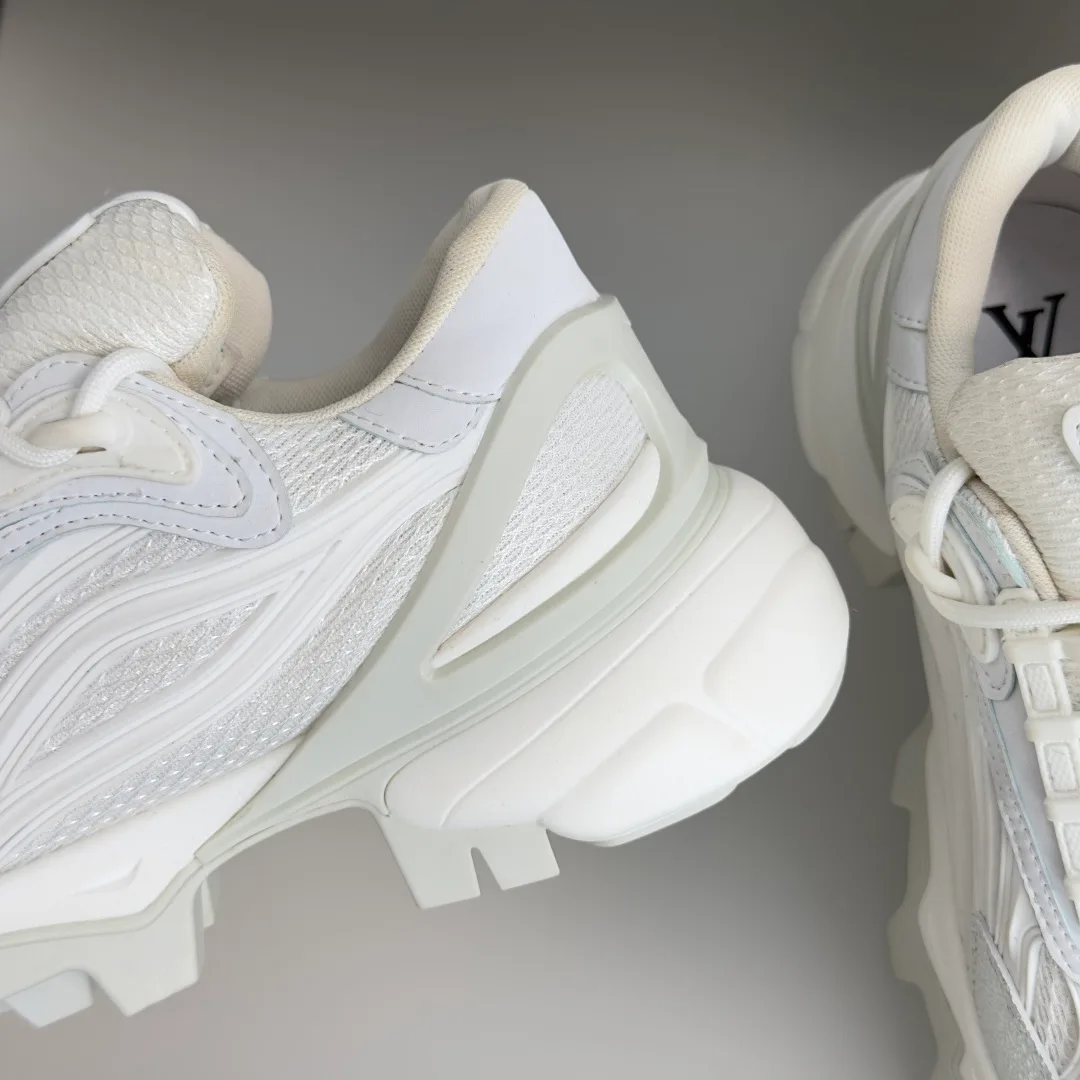 Women's Sneakers LOUIS VUITTON 17950391