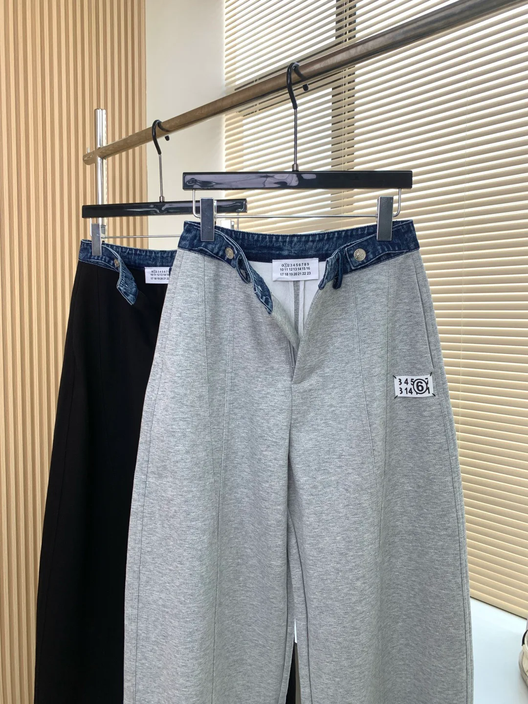 Women's Trousers MAISON MARGIELA 18017071