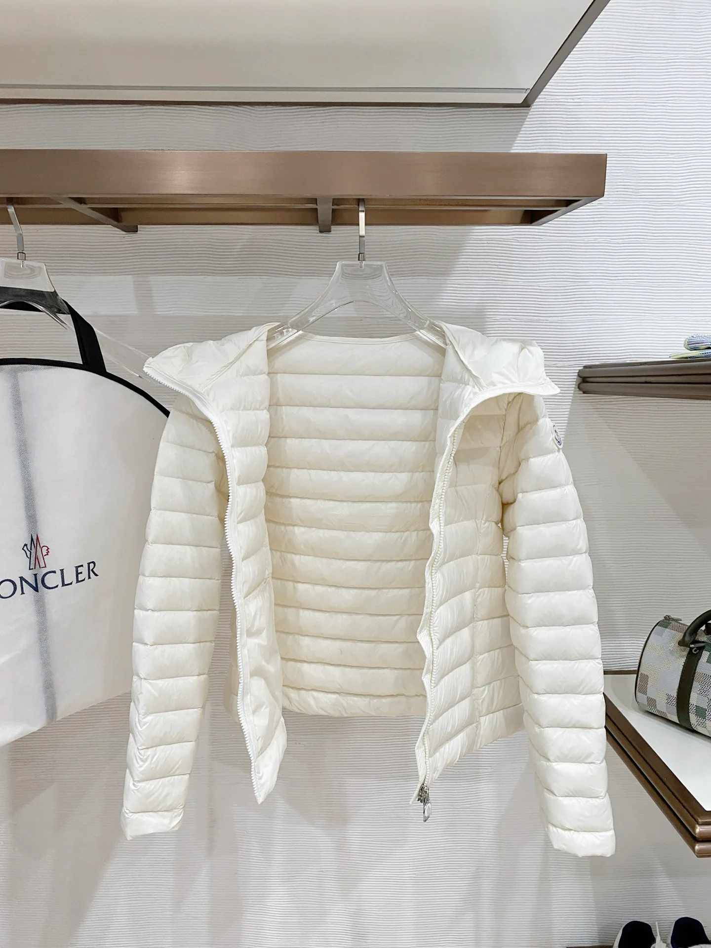 Women's Jackets And Down Jackets MONCLER 17632181