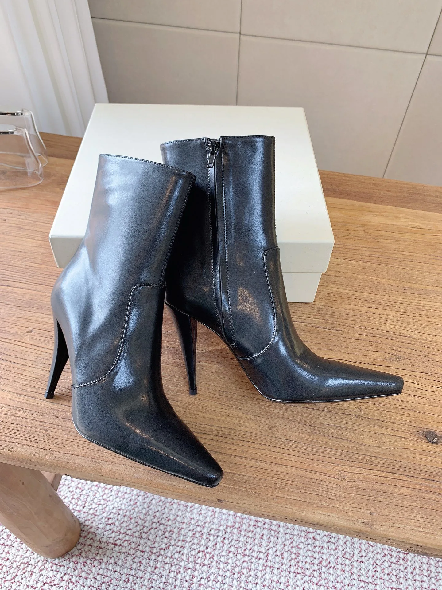 Women's Booties SAINT LAURENT 18365302