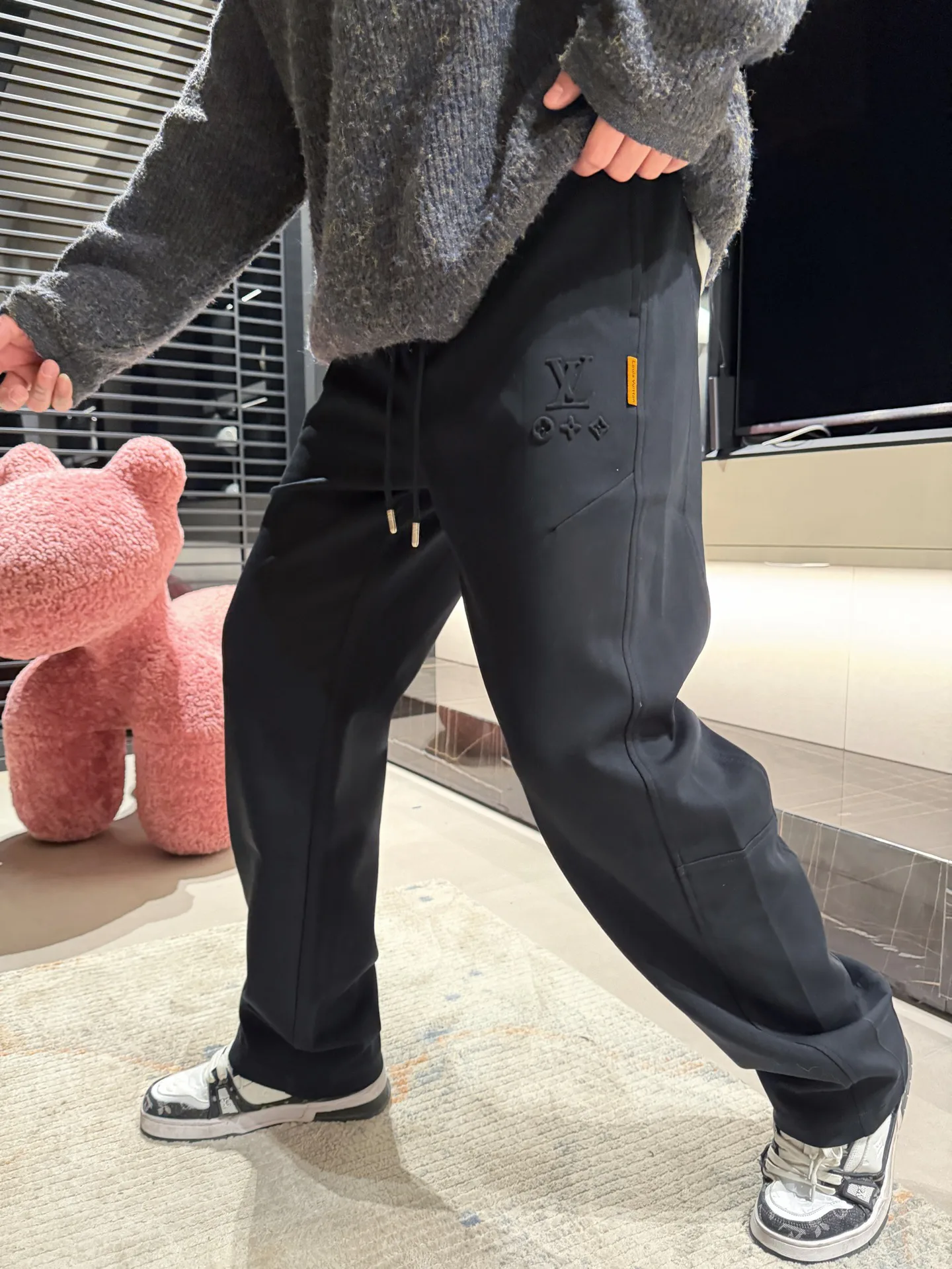 Men's Trousers LOUIS VUITTON 18499699