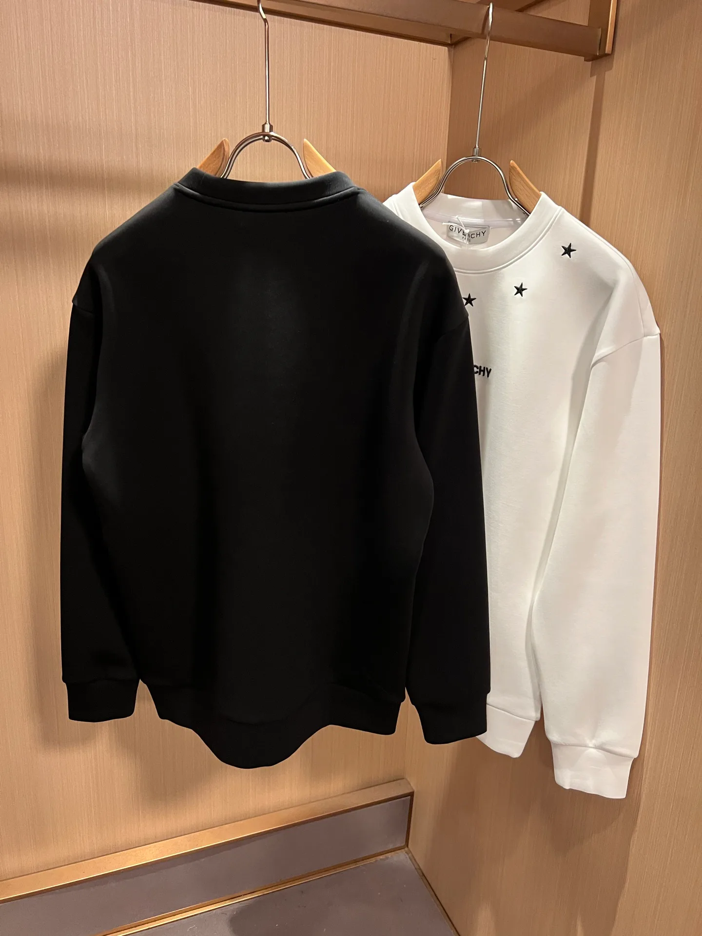 Men's Sweatshirts And Hoodies GIVENCHY 18519642