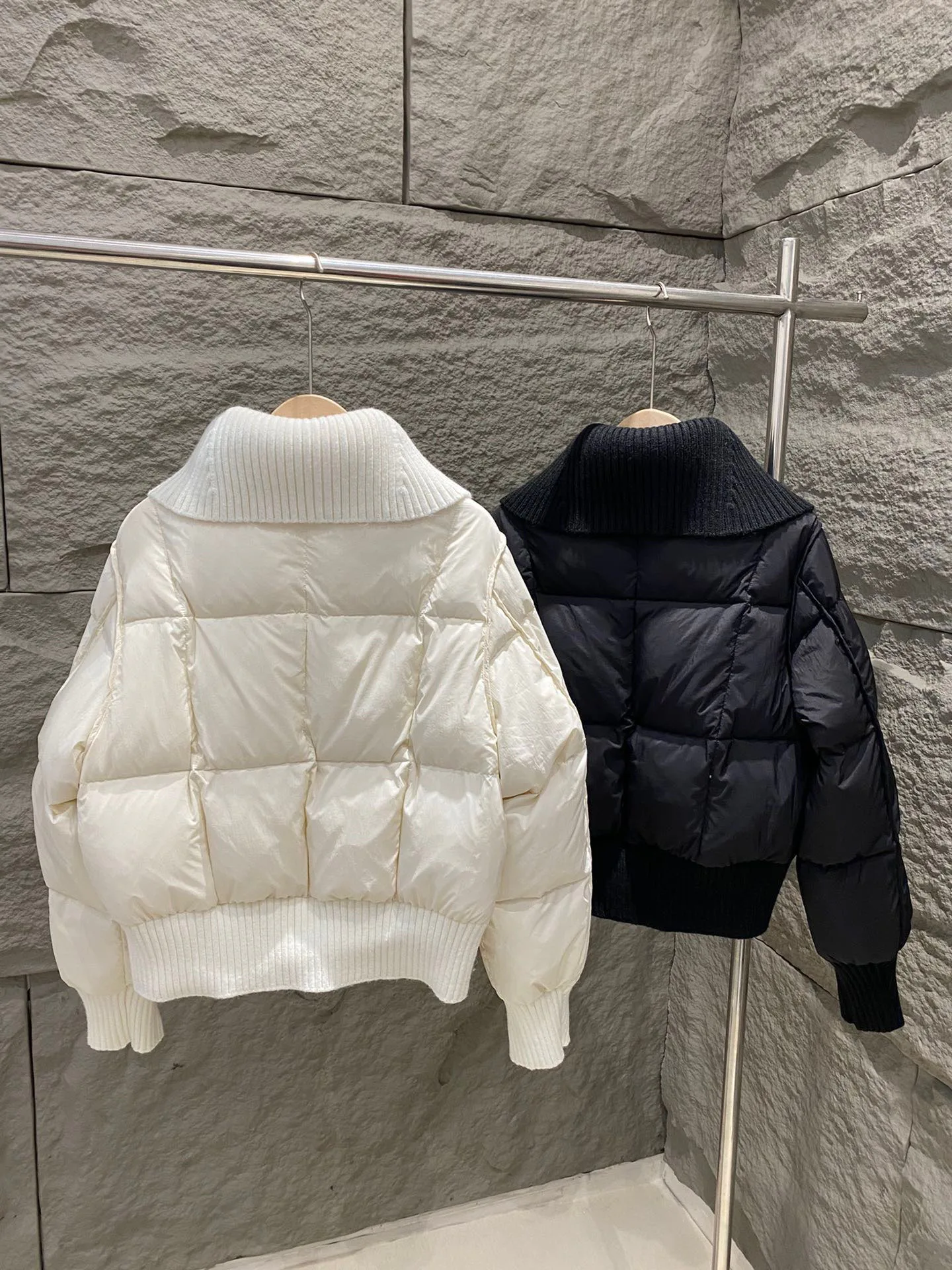 Women's Jackets And Down Jackets MONCLER 17897329