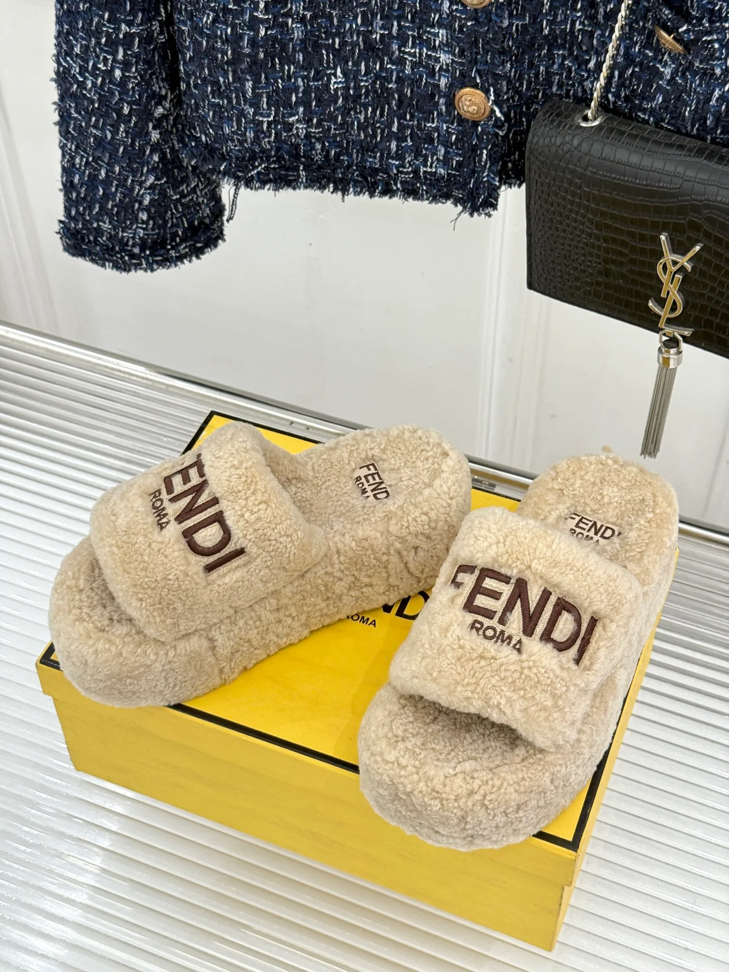 Women's Slippers FENDI 18154669