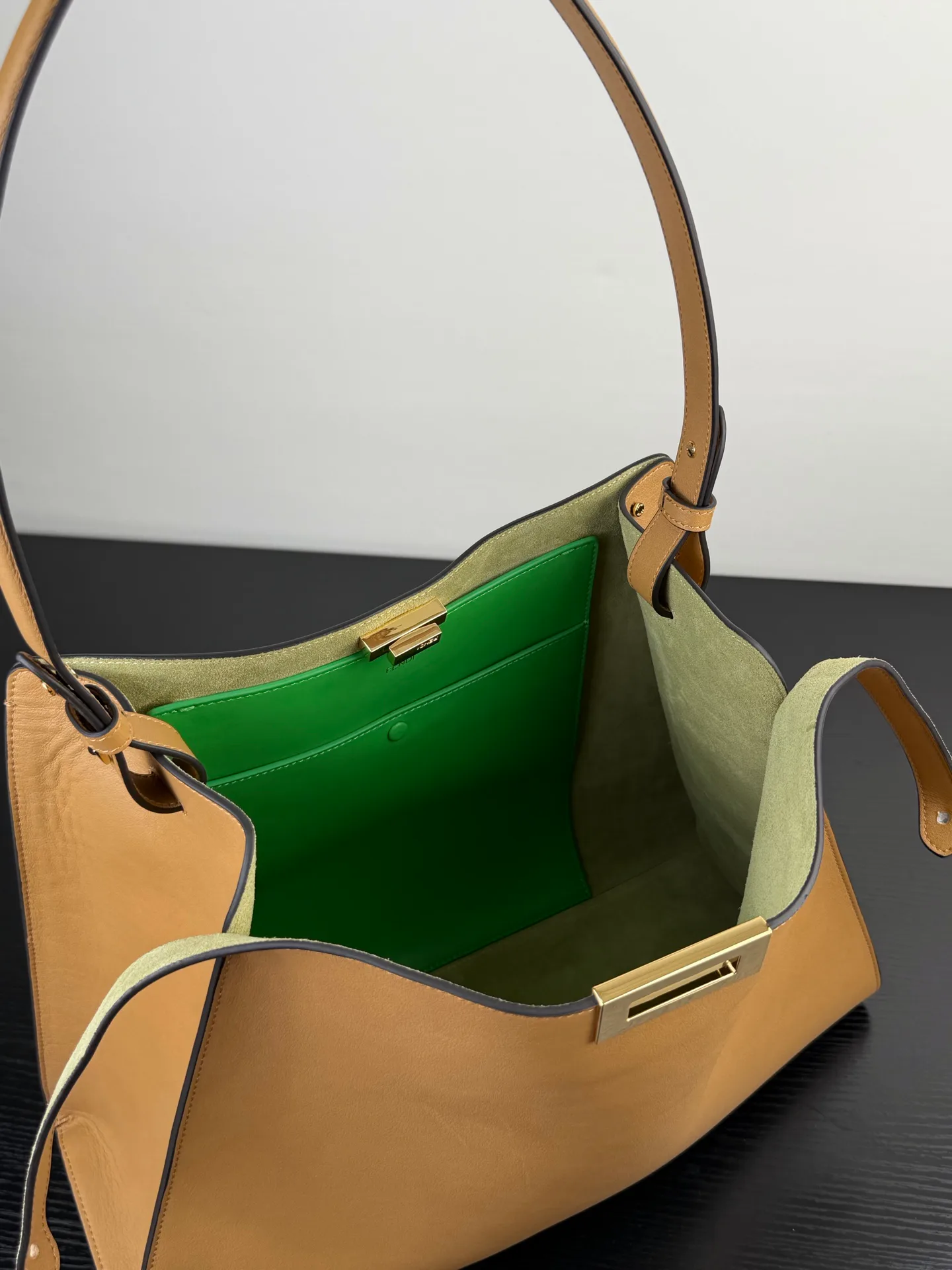 Women's Classic Handbags FENDI 17901909