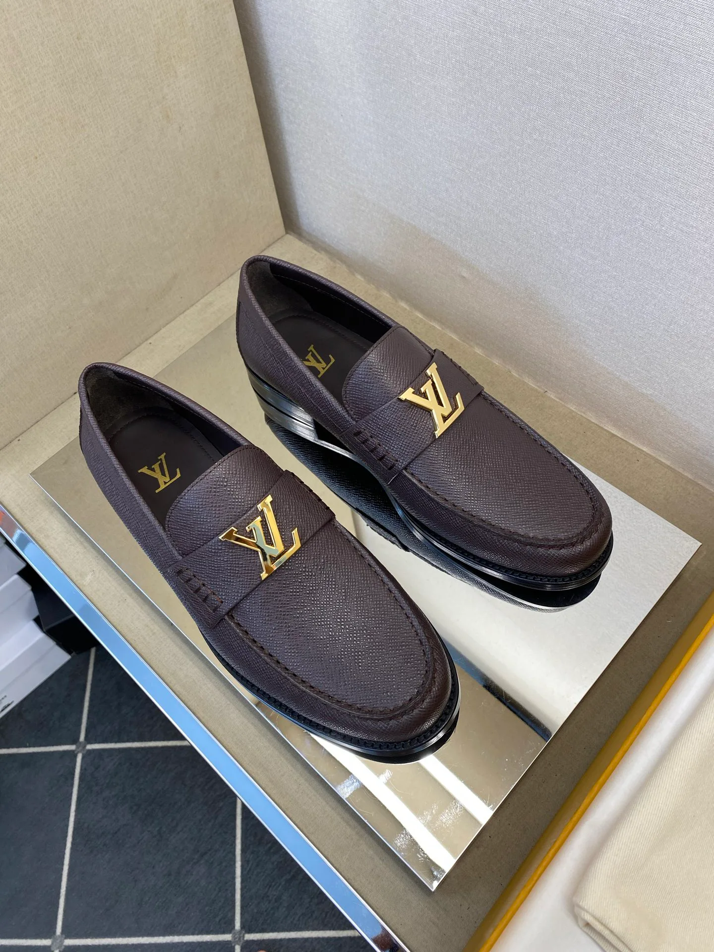 Men's Loafers And Dress Shoes LOUIS VUITTON 18079127