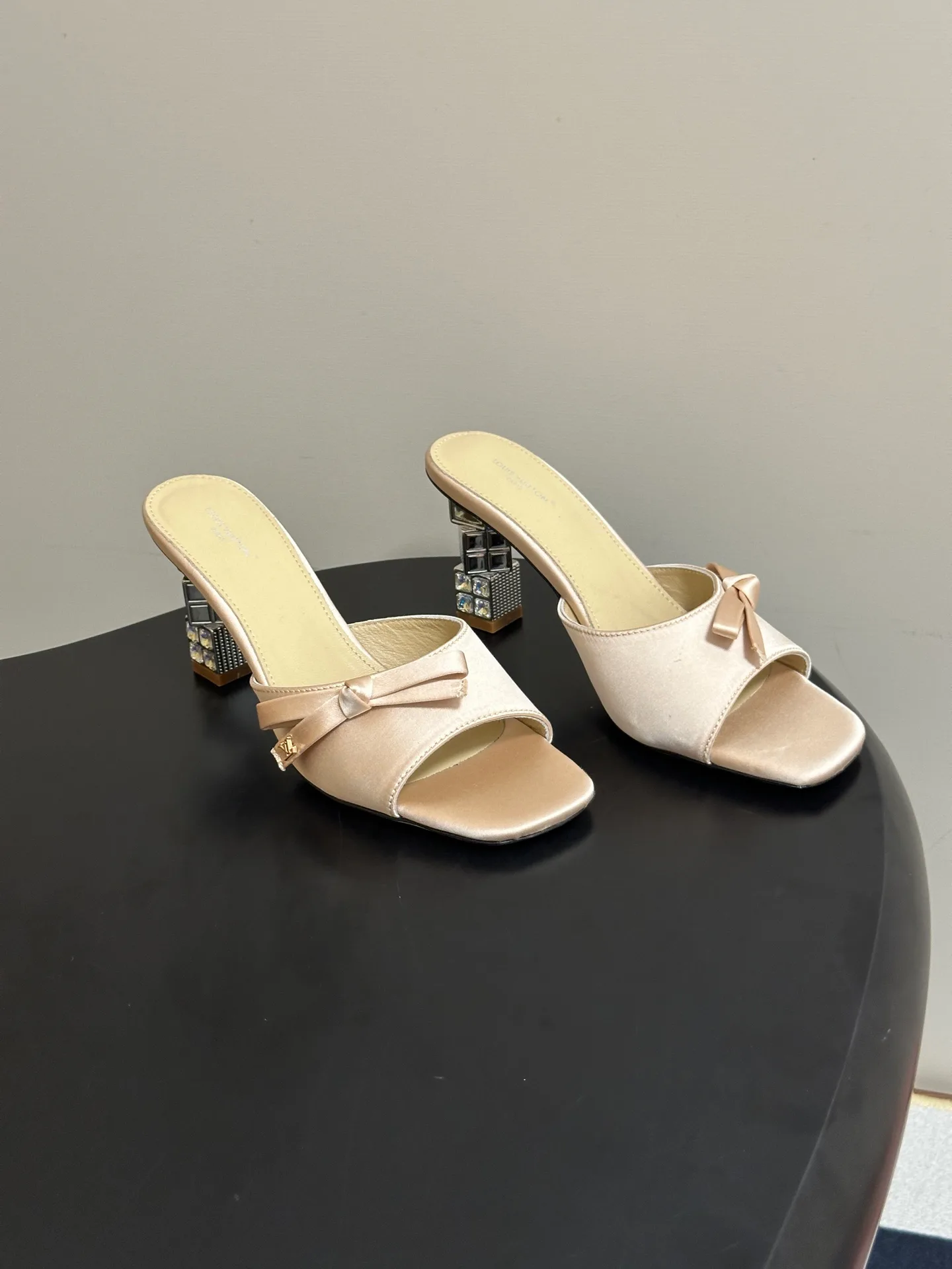 Women's Open-Toe Sandals LOUIS VUITTON 17768225