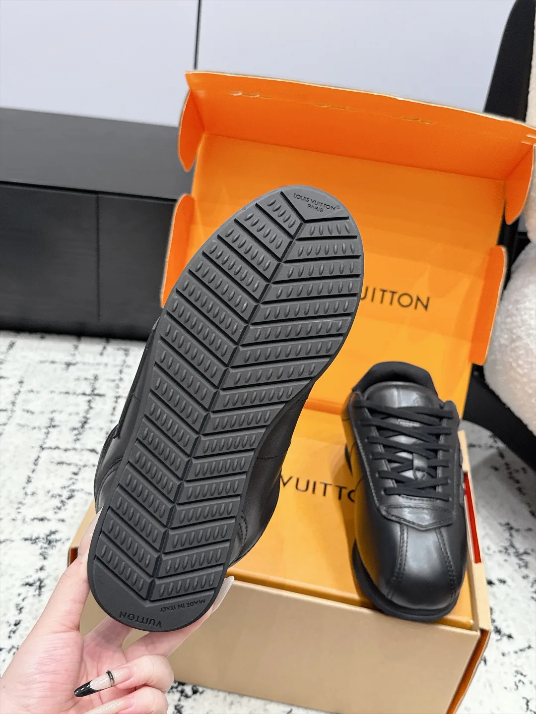 Women's Sneakers LOUIS VUITTON 18406483